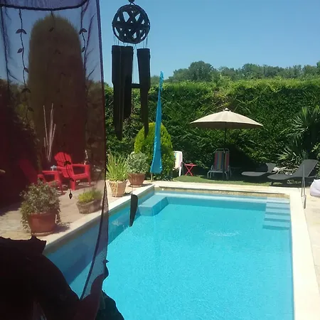 Le Mazet Des Beaujots Guest house Monteux